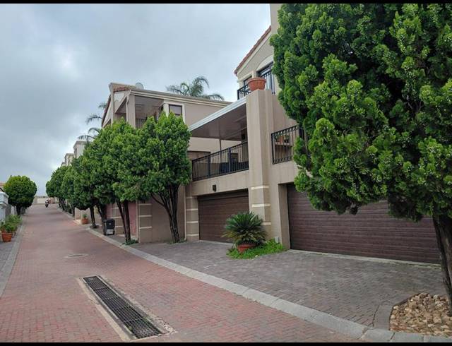 3 BEDROOM TOWNHOUSE FOR SALE IN NORTHCLIFF